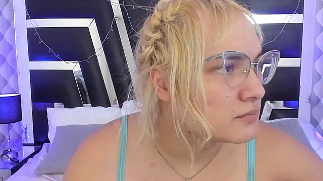 Snapshot of katya_kozlov chatting on 10/09/25, 05:08 katya kozlov online show from 10/09/25, 05:08