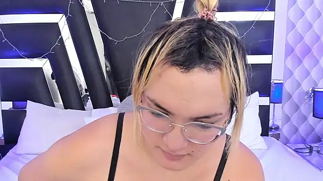 Snapshot of katya_kozlov chatting on 03/17/25, 12:32 katya kozlov online show from 03/17/25, 12:32