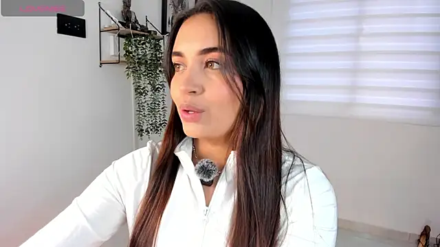 aisha es online show from 05/19/26, 09:11