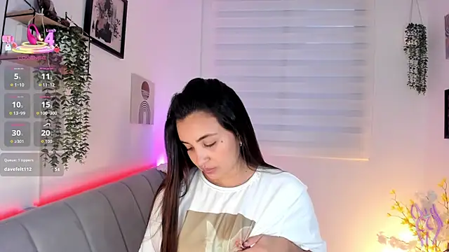 aisha es online show from 03/09/26, 10:57