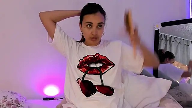 Snapshot of aisha_es chatting on 01/21/25, 02:00 aisha es online show from 01/21/25, 02:00