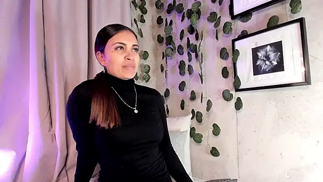Snapshot of aisha_es chatting on 02/25/25, 11:15 aisha es online show from 02/25/25, 11:15