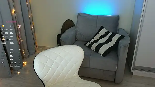 mo1ly online show from 01/04/25, 08:17