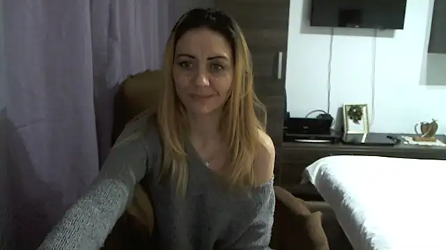 Snapshot of EllaMilf_ chatting on 01/18/26, 02:37 EllaMilf online show from 01/18/26, 02:37