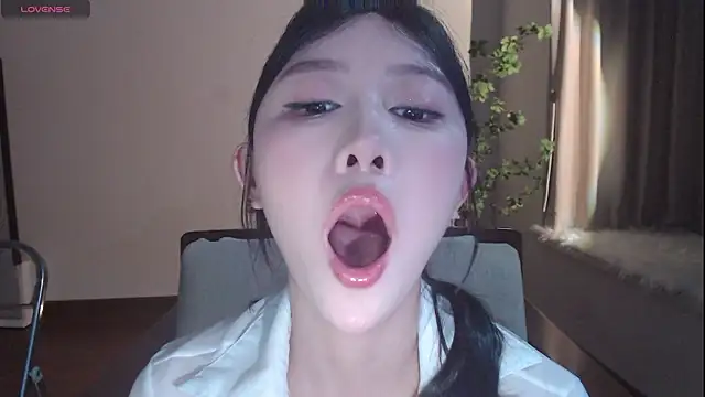Snapshot of Meet_q chatting on 07/20/26, 01:46 Meet q online show from 07/20/26, 01:46