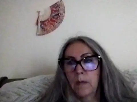 Snapshot of EvaRobinson chatting on 02/12/25, 02:45 EvaRobinson online show from 02/12/25, 02:45