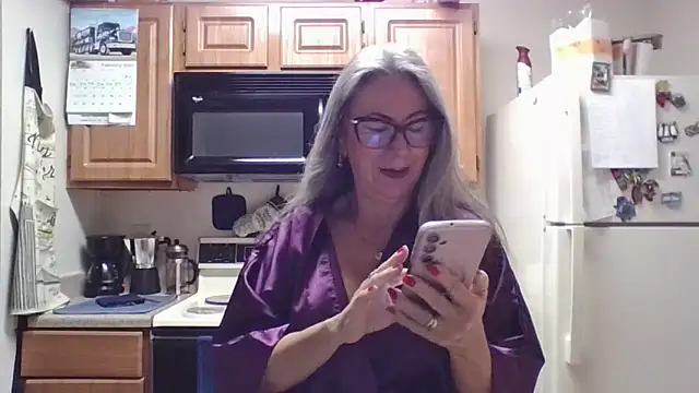 Snapshot of EvaRobinson chatting on 02/19/25, 02:01 EvaRobinson online show from 02/19/25, 02:01