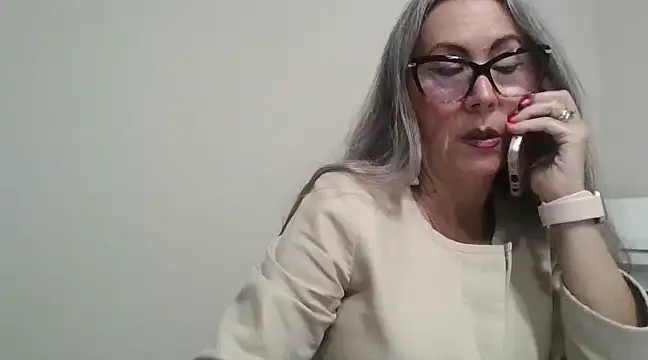 Snapshot of EvaRobinson chatting on 03/05/25, 05:50 EvaRobinson online show from 03/05/25, 05:50