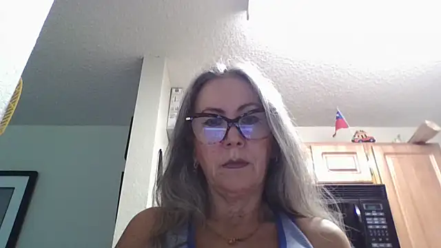 Snapshot of EvaRobinson chatting on 02/17/25, 04:06 EvaRobinson online show from 02/17/25, 04:06