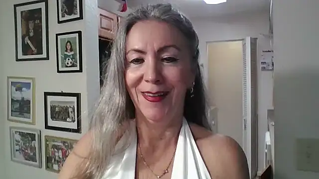 Snapshot of EvaRobinson chatting on 02/17/25, 11:22 EvaRobinson online show from 02/17/25, 11:22