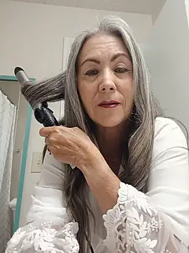 Snapshot of EvaRobinson chatting on 05/29/26, 04:57 EvaRobinson online show from 05/29/26, 04:57