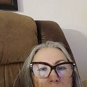 EvaRobinson online show from 10/28/25, 11:25