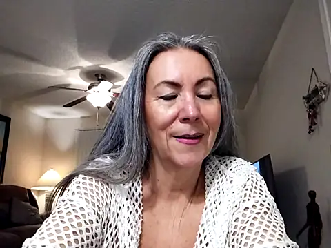 Snapshot of EvaRobinson chatting on 01/27/25, 12:54 EvaRobinson online show from 01/27/25, 12:54