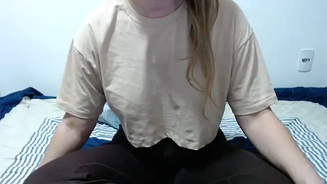 Snapshot of Laiara22 chatting on 05/28/26, 02:08 Laiara22 online show from 05/28/26, 02:08