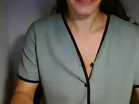 Snapshot of melaniepatterson chatting on 10/15/25, 02:03 melaniepatterson online show from 10/15/25, 02:03