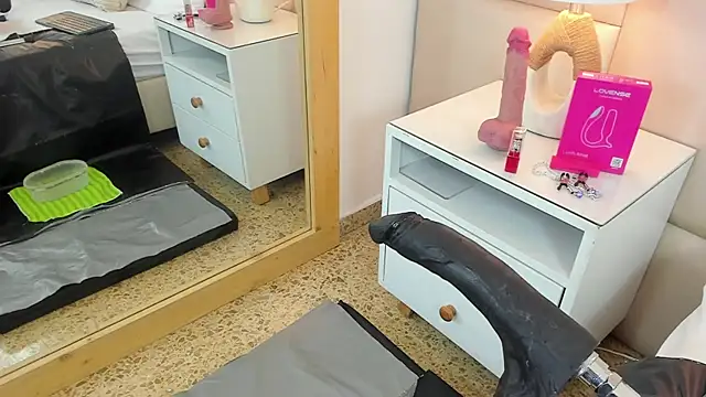 Snapshot of AntoniaRoss_ chatting on 04/10/26, 03:08 AntoniaRoss online show from 04/10/26, 03:08