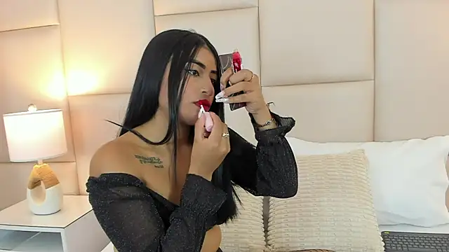 Snapshot of AntoniaRoss_ chatting on 01/06/26, 12:42 AntoniaRoss online show from 01/06/26, 12:42