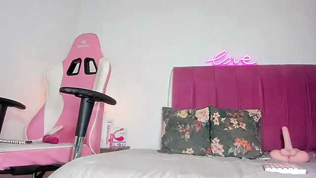Valentinamolina  online show from 06/26/26, 08:03