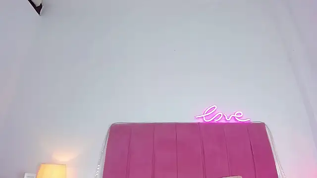 Valentinamolina  online show from 03/19/26, 11:05