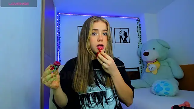 Snapshot of ShelbyHagen chatting on 12/13/24, 04:05 ShelbyHagen online show from 12/13/24, 04:05