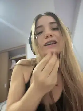 ShelbyHagen online show from 11/12/25, 03:21