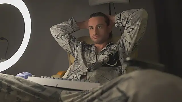 Keen   Luckystrike online show from 03/21/25, 12:51