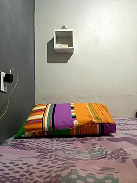 Snapshot of laisviana21 chatting on 10/17/25, 07:04 laisviana21 online show from 10/17/25, 07:04