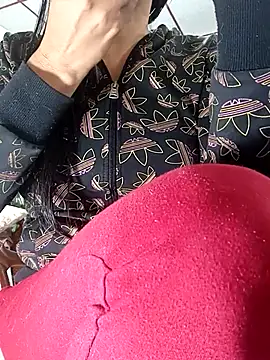 kelly dirty  online show from 11/06/25, 12:42