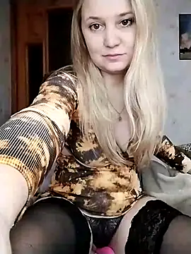 ImyoursLilu32 online show from 01/10/26, 08:59