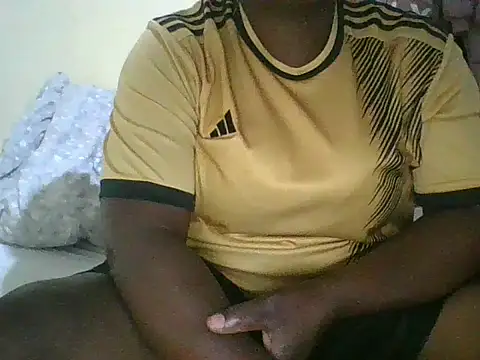 Snapshot of anonymous_wonder45 chatting on 10/21/25, 04:06 anonymous wonder45 online show from 10/21/25, 04:06