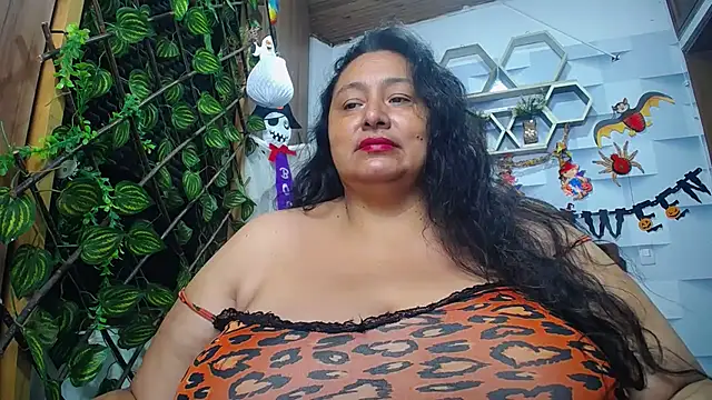 Snapshot of TistMature chatting on 10/28/25, 01:21 TistMature online show from 10/28/25, 01:21