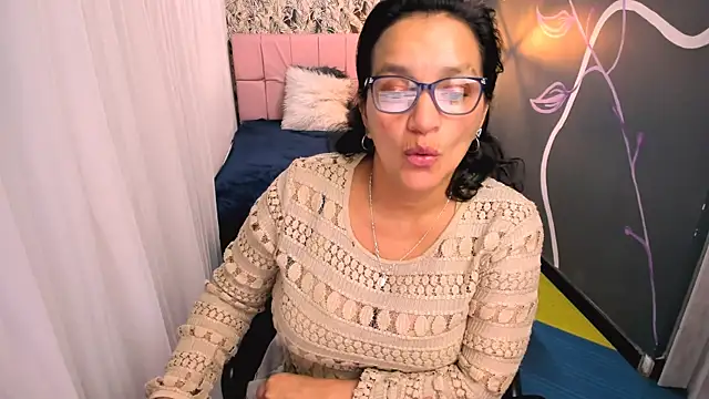 Snapshot of MarilynMiilf_ chatting on 03/12/25, 01:03 MarilynMiilf online show from 03/12/25, 01:03