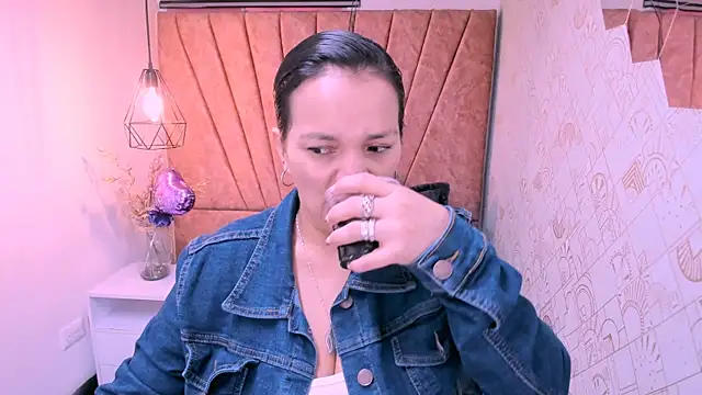 MarilynMiilf  online show from 10/27/25, 07:37