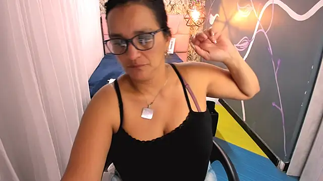 Snapshot of MarilynMiilf_ chatting on 03/13/25, 10:54 MarilynMiilf online show from 03/13/25, 10:54