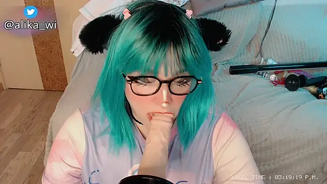 kitty alika online show from 11/05/25, 12:19