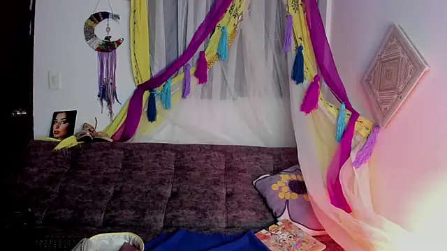 sophiaamethystt online show from 03/18/26, 06:09