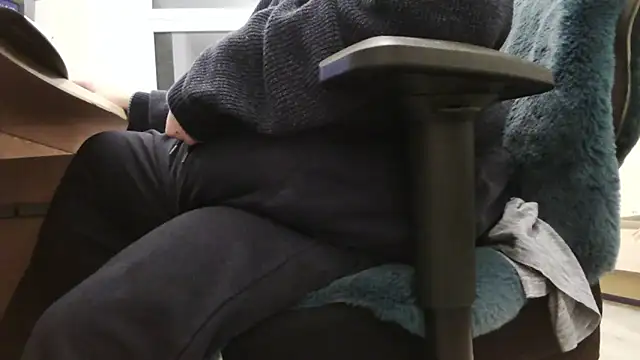 Snapshot of chubbysmallcock@xh chatting on 11/01/25, 04:34 chubbysmallcockxh online show from 11/01/25, 04:34