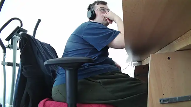 Snapshot of chubbysmallcock@xh chatting on 07/05/26, 04:14 chubbysmallcockxh online show from 07/05/26, 04:14