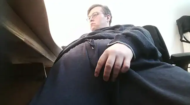 Snapshot of chubbysmallcock@xh chatting on 03/08/25, 05:22 chubbysmallcockxh online show from 03/08/25, 05:22