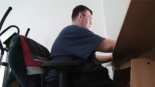 Snapshot of chubbysmallcock@xh chatting on 06/17/26, 05:34 chubbysmallcockxh online show from 06/17/26, 05:34