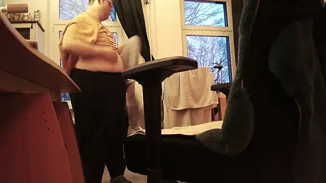 Snapshot of chubbysmallcock@xh chatting on 02/23/26, 04:40 chubbysmallcockxh online show from 02/23/26, 04:40