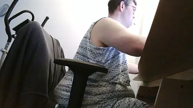 Snapshot of chubbysmallcock@xh chatting on 05/30/26, 06:13 chubbysmallcockxh online show from 05/30/26, 06:13