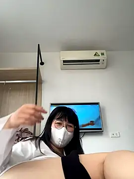 Snapshot of Onee-Chew chatting on 12/18/25, 06:40 Onee-Chew online show from 12/18/25, 06:40