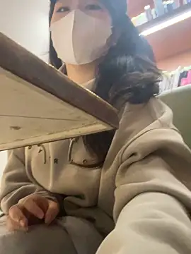 Snapshot of Onee-Chew chatting on 11/25/25, 09:20 Onee-Chew online show from 11/25/25, 09:20