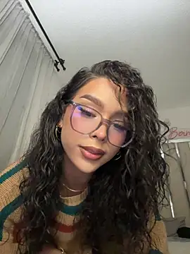 Samantha Bernardo online show from 07/18/26, 12:52