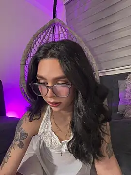 Samantha Bernardo online show from 04/18/26, 04:37