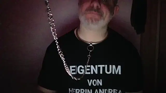 Snapshot of sklave-von-herrin-andrea chatting on 06/07/26, 10:20 sklave-von-herrin-andrea online show from 06/07/26, 10:20