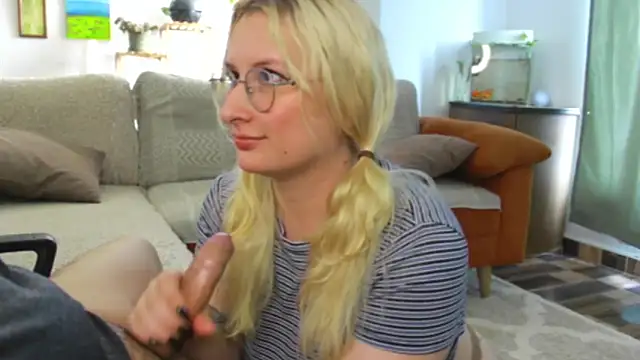 Snapshot of andycherry_secrets_ chatting on 05/19/26, 03:52 andycherry secrets online show from 05/19/26, 03:52