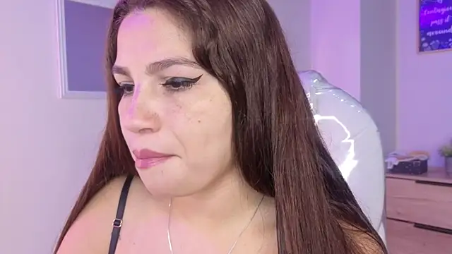 bluee hazell online show from 11/06/25, 11:36