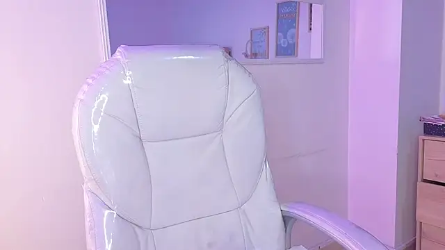 bluee hazell online show from 10/28/25, 12:15